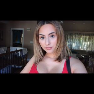 Meet your Posher, Emmi